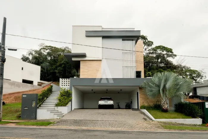 Sobrado com 3 quartos à venda no bairro Vila Nova, em Joinville-SC, por R$ 2.800.000,00.