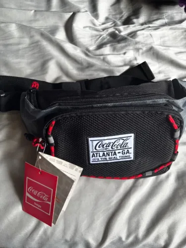 pochete coca-cola atlanta preta
