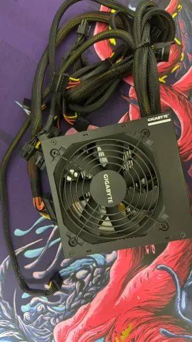 fonte gigabyte p650b