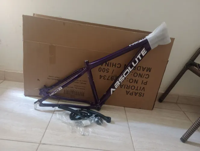 Quadro abusolute roxa, aro 29 tamanho 15,com caixa de direção,e pedevela,tudo novo.