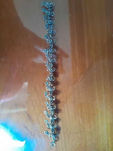 Pulseira delicada de flores, em prata 925, envelhecida. Excelente estado de uso.