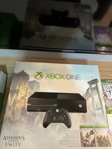 Xbox one 500GB + kinnect + 2 controles + 4 jogos
