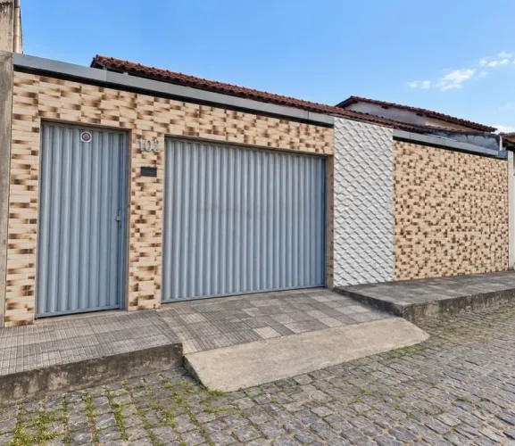 Excelente Casa à Venda no Centro - Nova Soure (3 Quartos, 200m²)