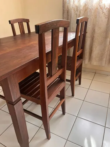 Mesa de Madeira Maciça/6 cadeiras