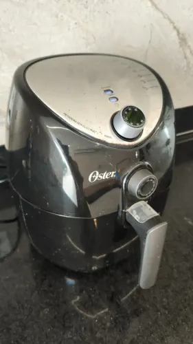 Fritadeira Oster CKSTAF631-017 Multifuncional Sem Óleo Preta 127V