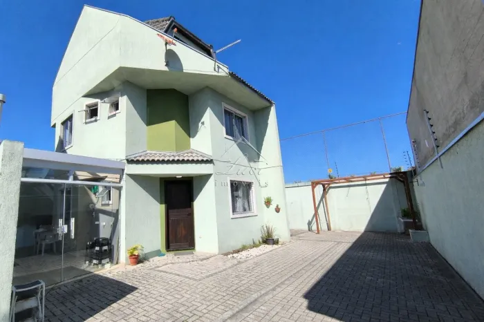 SOBRADO com 3 dormitórios à venda com 104.62m² por R$ 699.000,00 no bairro Boqueirão - CUR