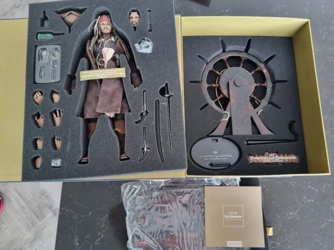 Jack Sparrow Dx6 - Hottoys 1/6