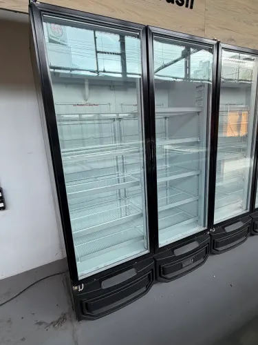 Freezer vertical Gelopar congela -25
