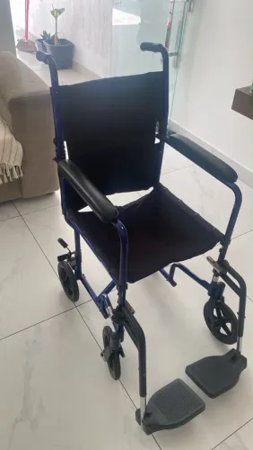 Cadeira de rodas simples