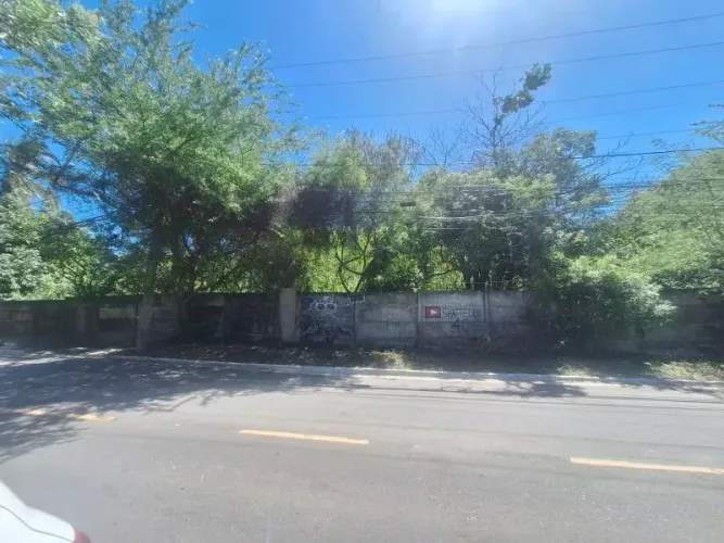 Terreno de 2.650 m² à venda em frente ao Hotel Deville  Farol de Itapuã  Salvador