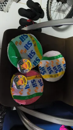 Vendo três peças de fio 