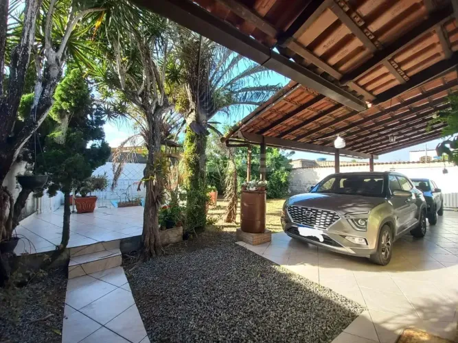 A oportunidade que você procurava | Casa Linear de 3 Quartos com Suíte e Piscina em Parque