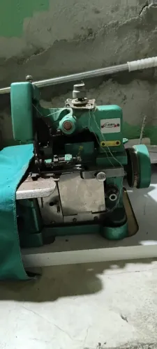Máquina Overlock Industrial Flawil - Funcionando