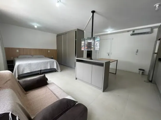 Studio 100% mobiliado com vaga na melhor localização do Centro