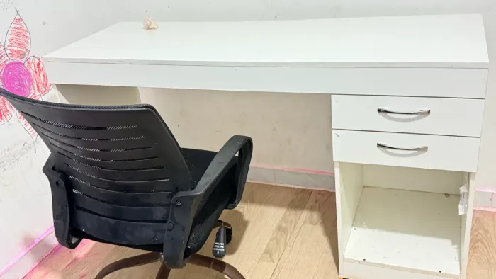 Mesa de Estudo Com Gavetas e Cadeira de estudos