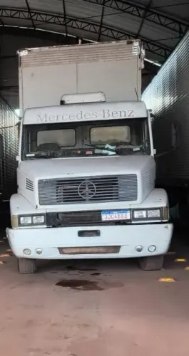 Vendo conjunto caminhão Mercedes e carreta por 110 mil 
