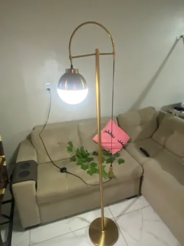 Vendo luminária com 3 tons de luzes