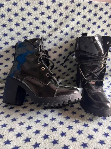 Bota de couro feminina