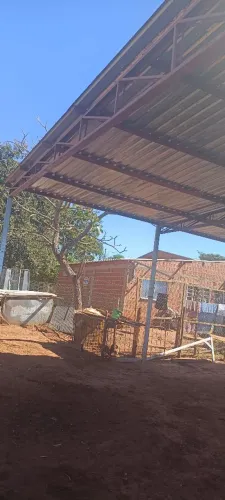 Terreno com casa de esquina com barracão