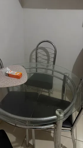 mês com 4 cadeiras