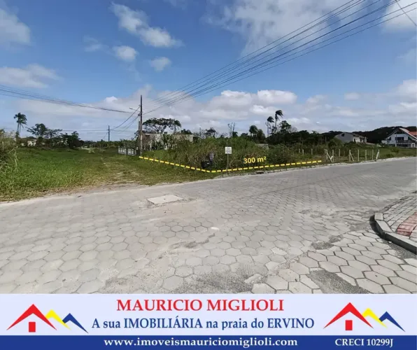 Lote limpo de esquina na Praia do Ervino
