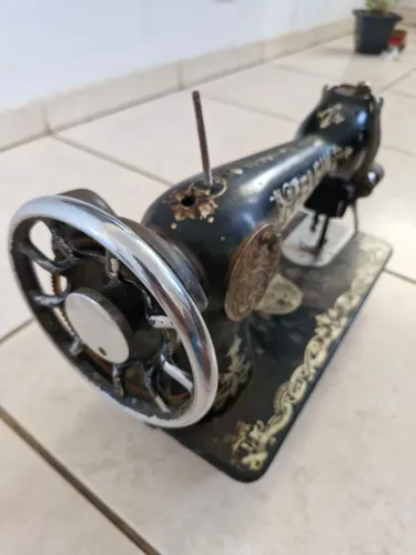 Maquina de costura Elgin