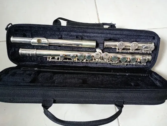 Vende se flauta transversal 