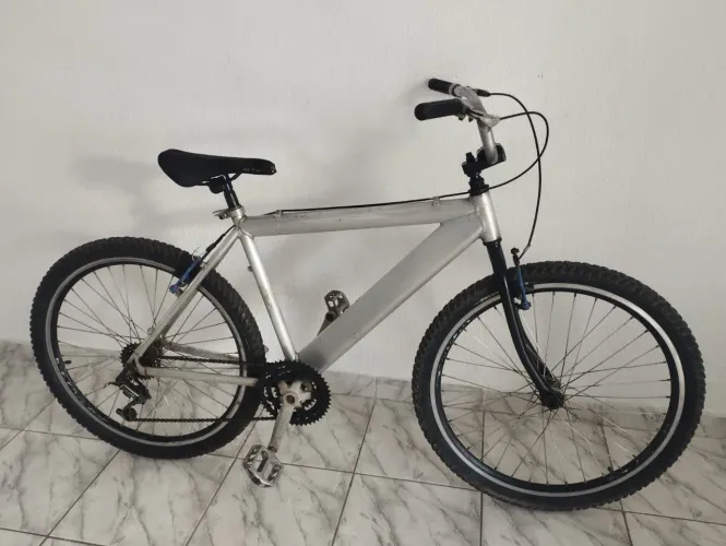 Bicicleta aro 26 quadro de alumínio jante aero rolamento