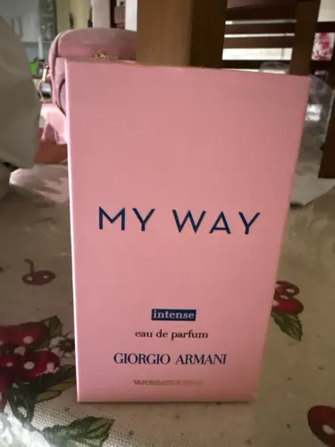 Perfume May Wey