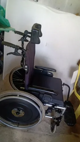 Cadeira de rodas reclinável AVC