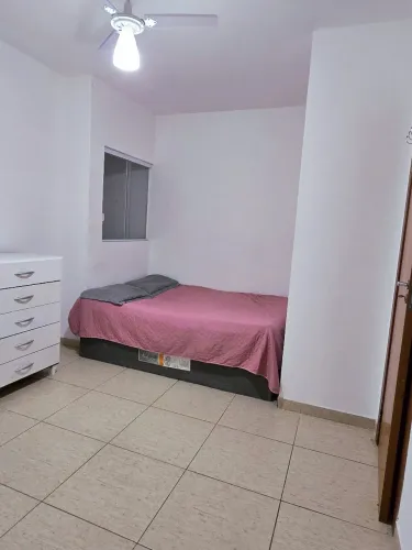 Alugo esse quarto