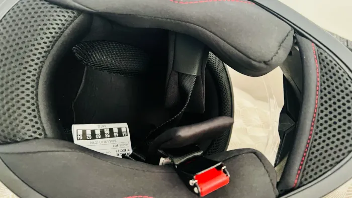 Capacete semi novo