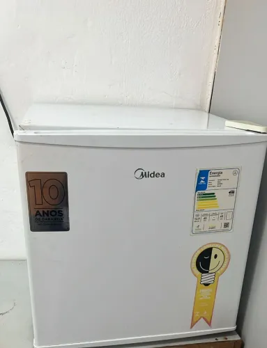 Frigobar Midea Ótimo estado 110v