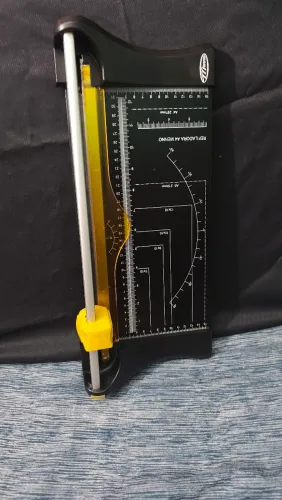 Refiladora Manual de Papel Menno com Régua e Guia de Corte