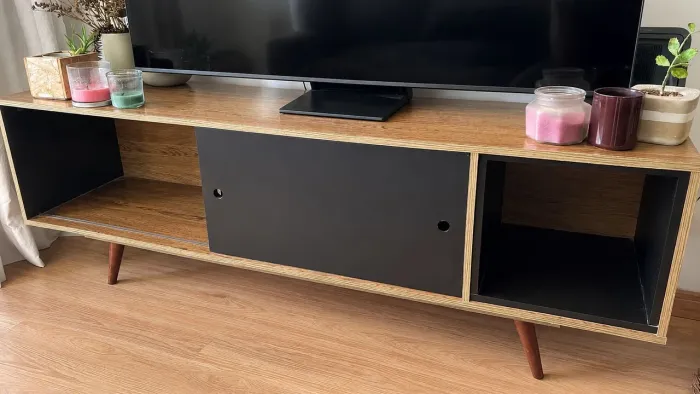 Rack para TV 1,63m Estilo Retrô com Pés Palito