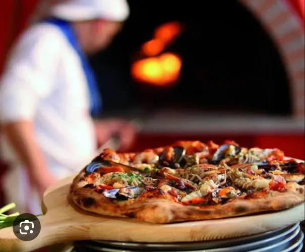 VAGA PARA FORNEIRO PIZZARIA - FORNO A LENHA.