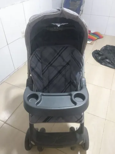 Vendo carrinho Burigotto unisex todo perfeito 