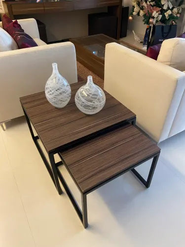 Conjunto de mesa lateral encaixada