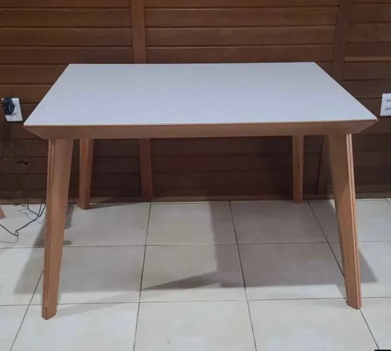 Mesa 4 lugares maciça Tampo em vidro