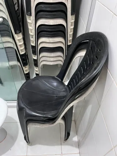 Cadeiras de plástico