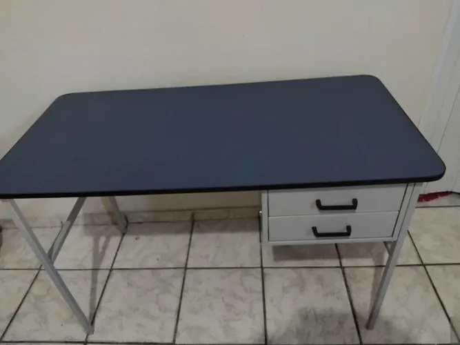 Mesa de escritório / estudos 
