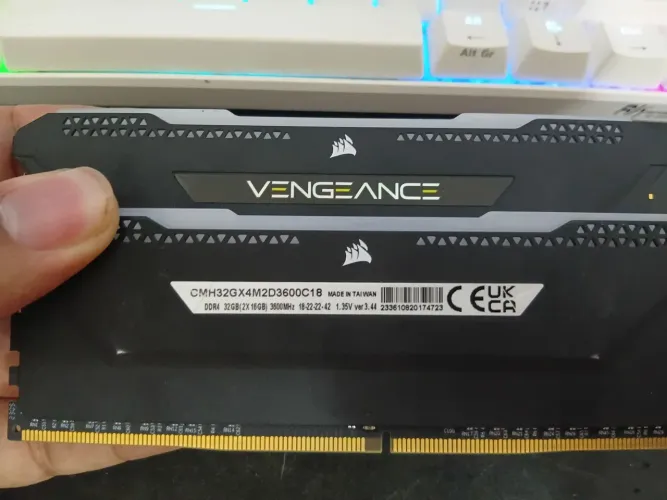 Memoria ram corsair 32gb ddr4 3600mhz pro rgb