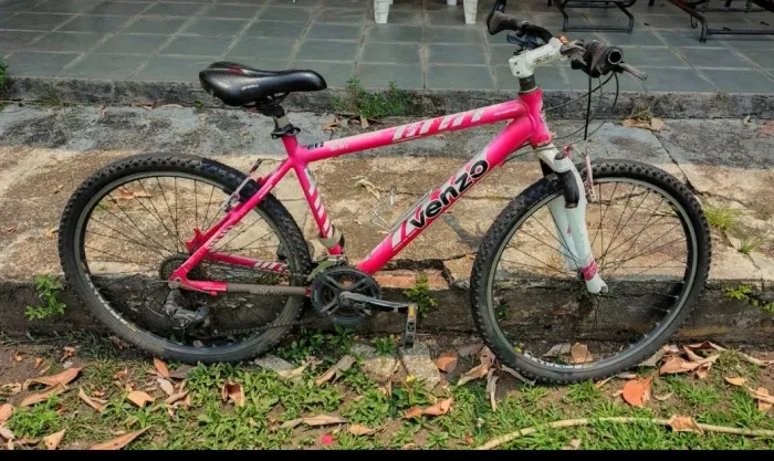 Vendo bicicleta VENZO aro 26