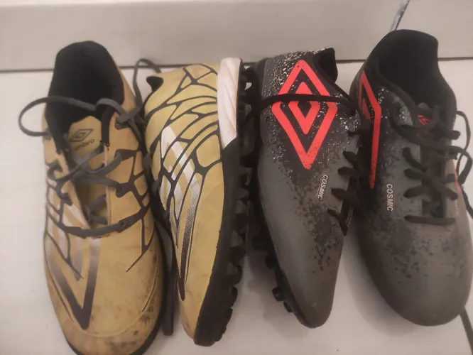 2 chuteiras umbro 