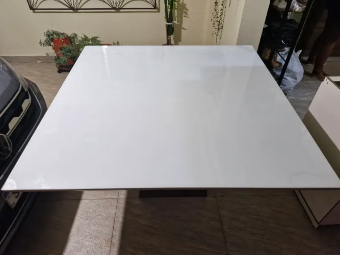 Mesa de vidro, envelopada, branca, 135 cm