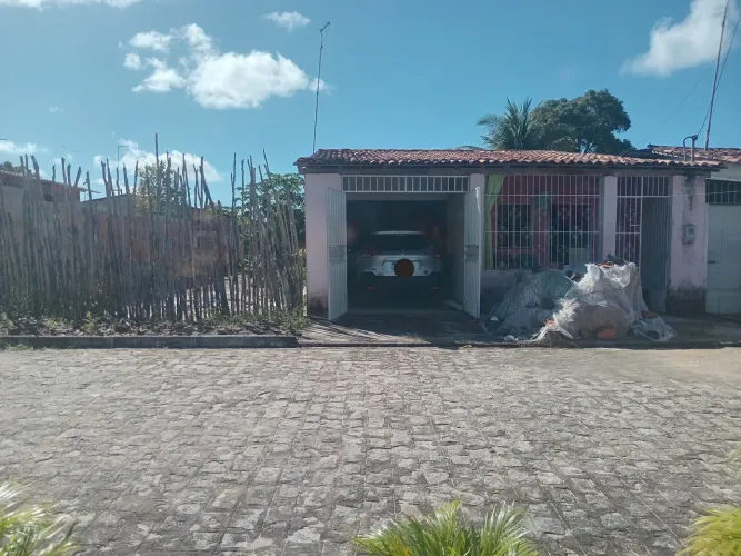 Vendo casa com 7 de largura e 35 comprimemto E terreno  com 7 largura. Em Sapucai Sergipe.