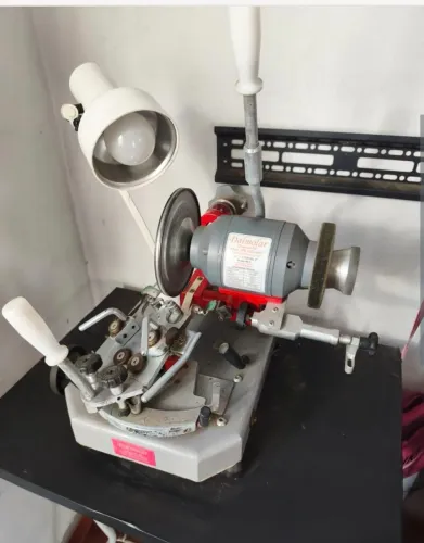 Máquina de amolar alicate 