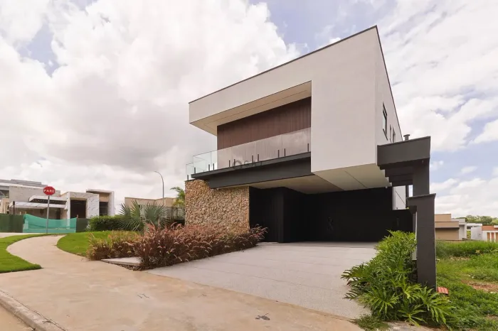 Casa de Luxo em Condomínio na Vila Martins, Itu-SP: 4 Quartos, 3 Suítes, 2 Salas, 4 Banhei