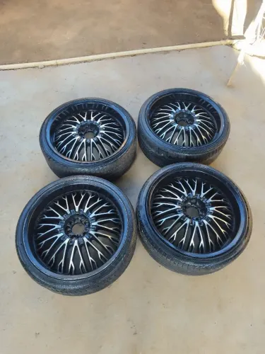 Vendo jogo de rodas junto com pneu marca bbs ballina aro 20