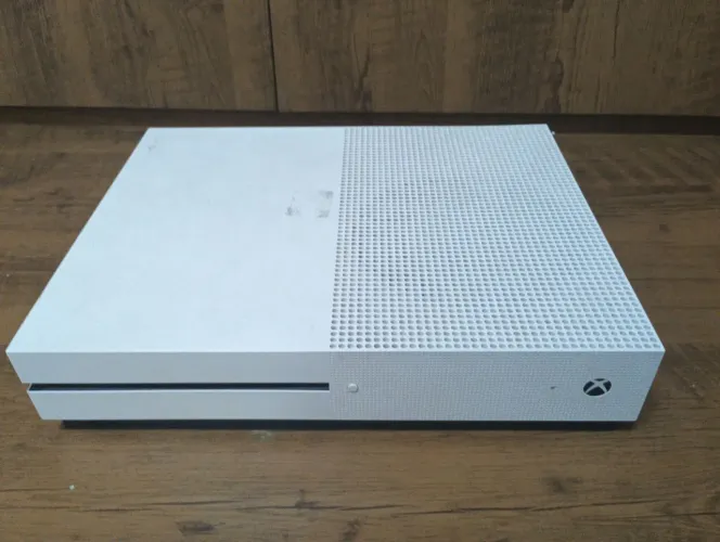 Xbox one s (usado e sem controle)